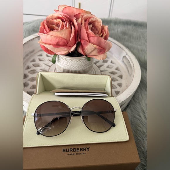 BURBERRY SUNGLASSES 3094  NWT main image 4